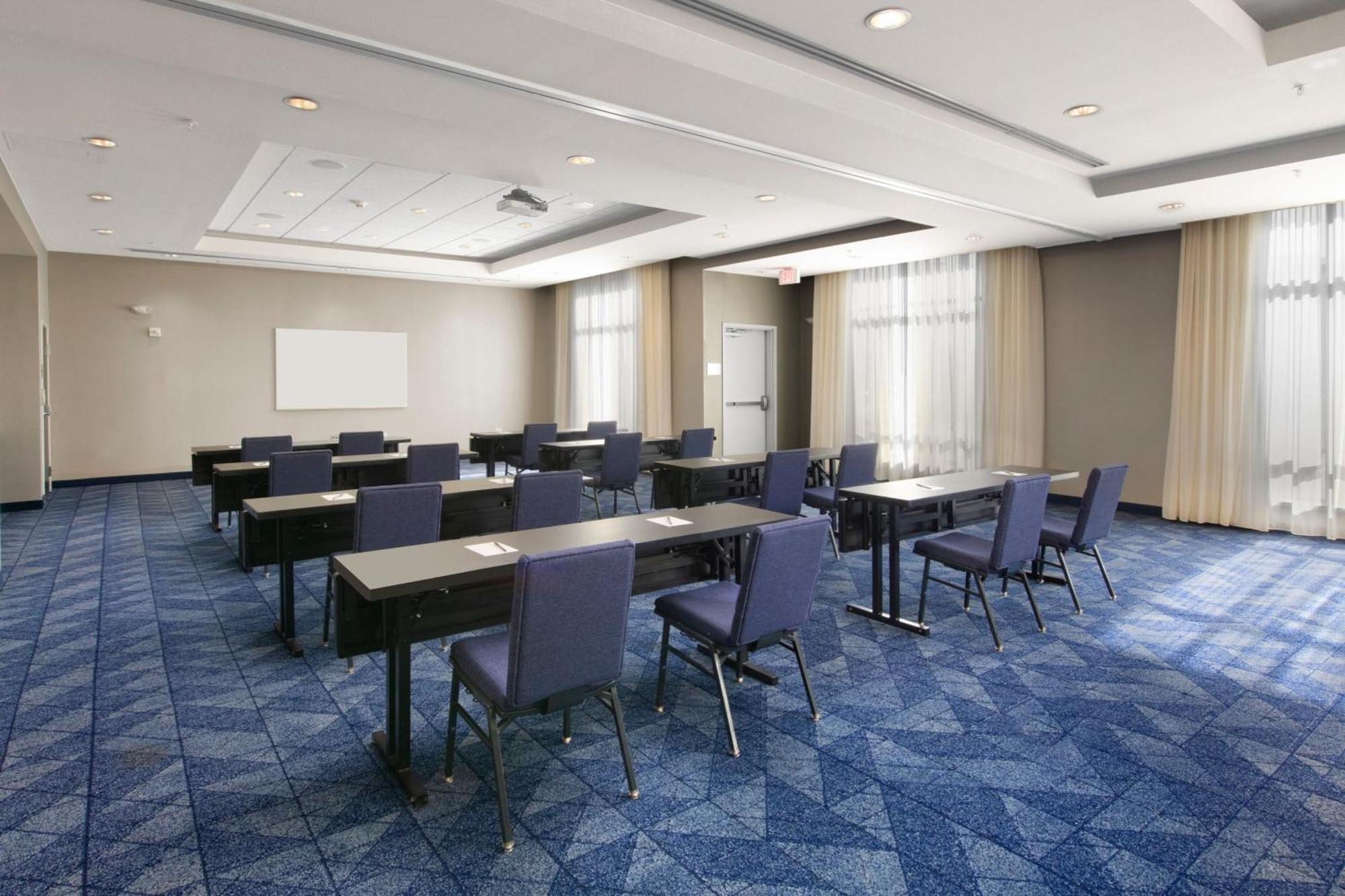 Courtyard By Marriott Lubbock Downtown/University Area Екстер'єр фото