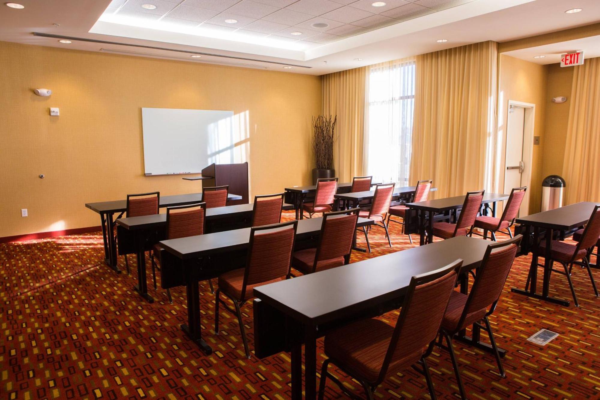 Courtyard By Marriott Lubbock Downtown/University Area Екстер'єр фото