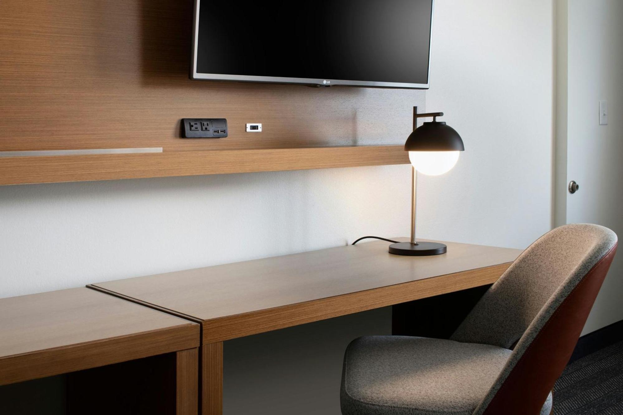 Courtyard By Marriott Lubbock Downtown/University Area Екстер'єр фото